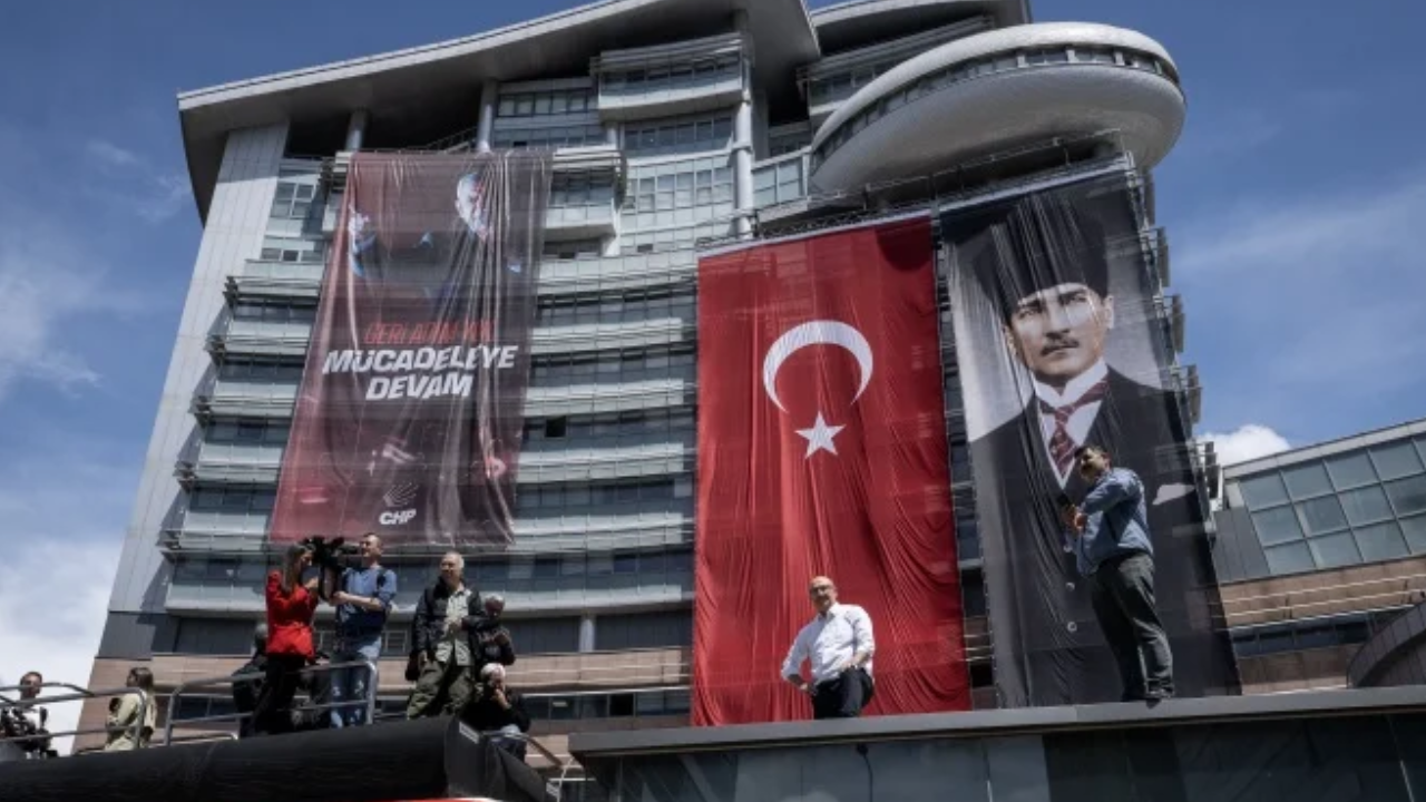 Kılıçdaroğlu, atandıktan sonra düğmeye bastı: Genel Merkez'de 24 işçi çıkarıldı!