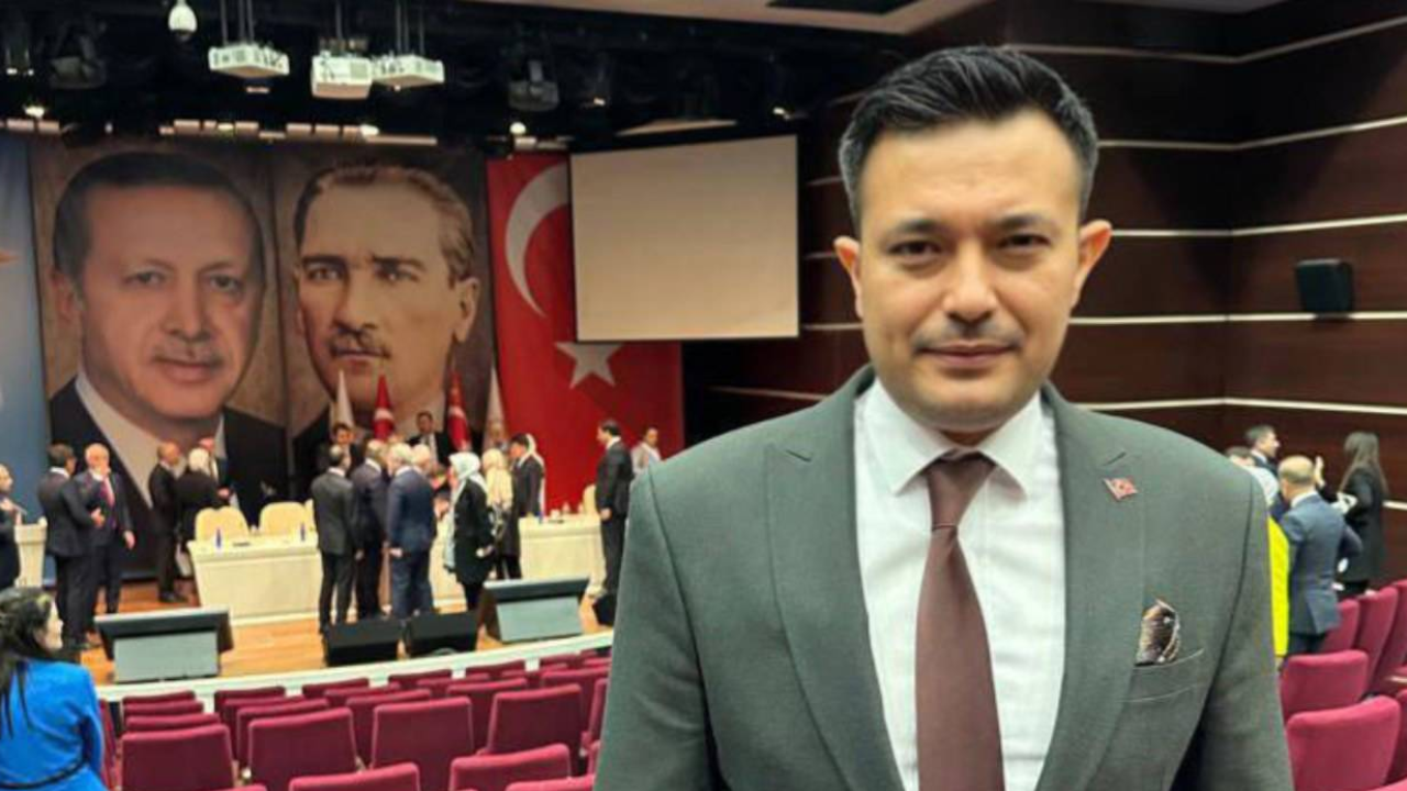 AK Parti'de üst düzey ayrılık: MKYK Üyesi Tuncer 'affını' istedi
