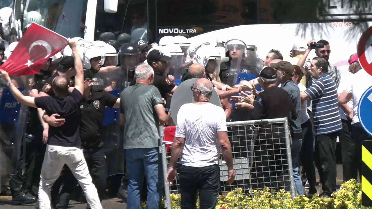 Özel'in İzmir mitinginde iki gözaltı