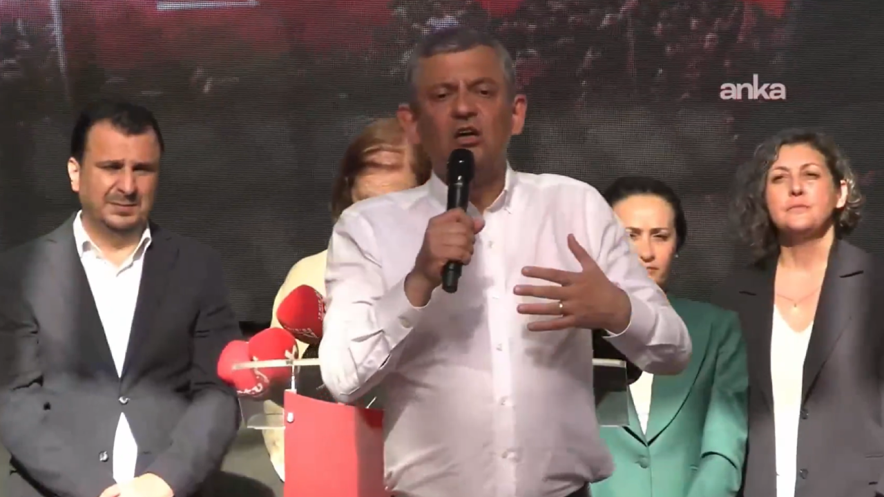 Özgür Özel'den memleketi Manisa'ya çıkarma: "Elimizi sıkmayanlar, Saray rejimi ile anlaştılar"