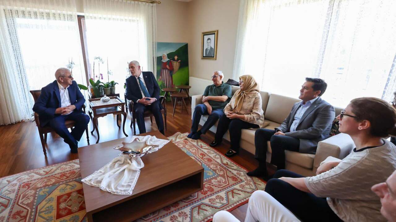 İYİ Parti lideri Dervişoğlu, İmamoğlu'nun ailesini ziyaret etti