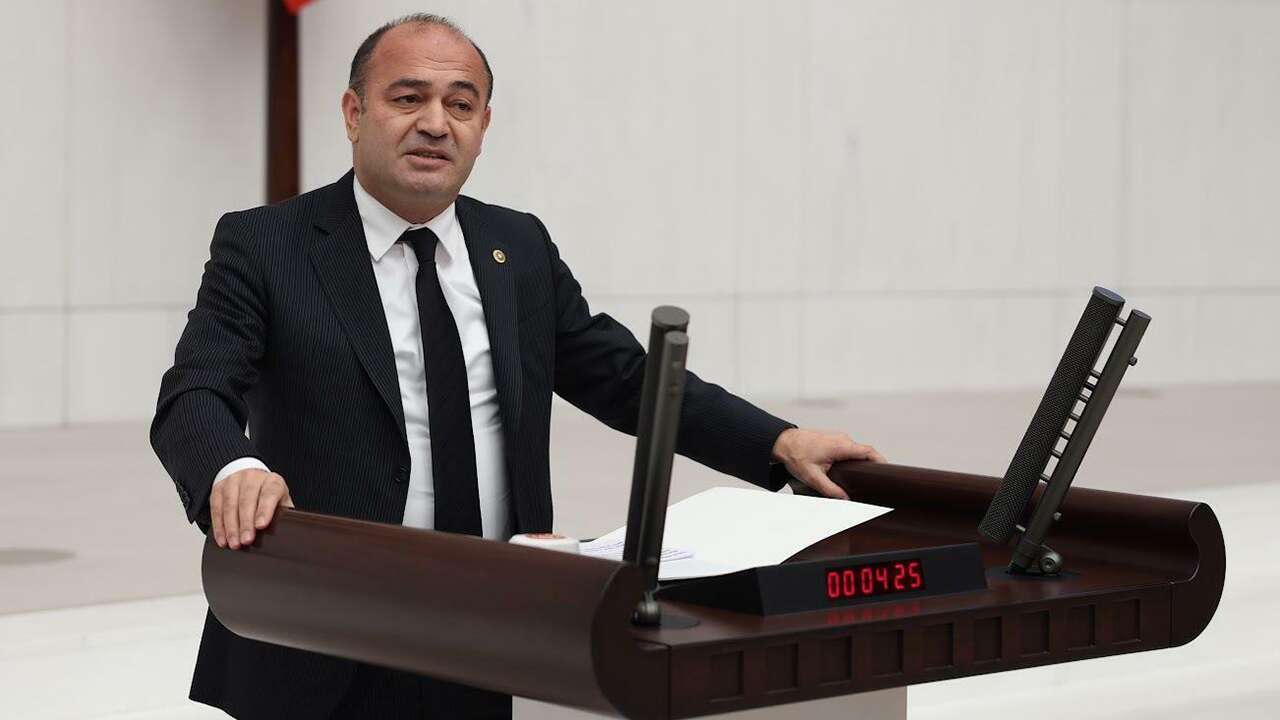 Özgür Karabat'tan iddialara yanıt: İstediğin hesap uzmanını alın partiye gidelim