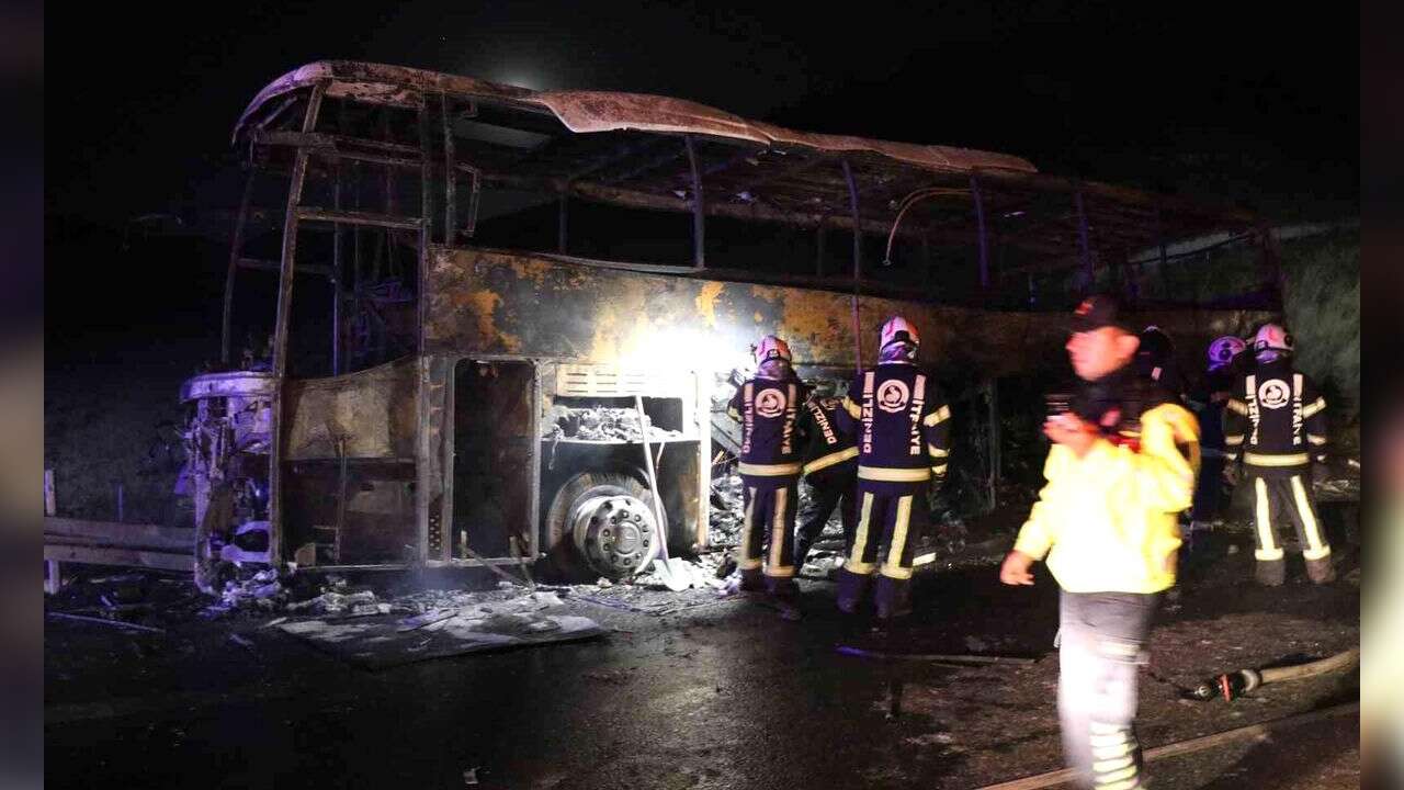 Denizli'de otobüs yandı: Biri bebek 8 kişi hayatını kaybetti