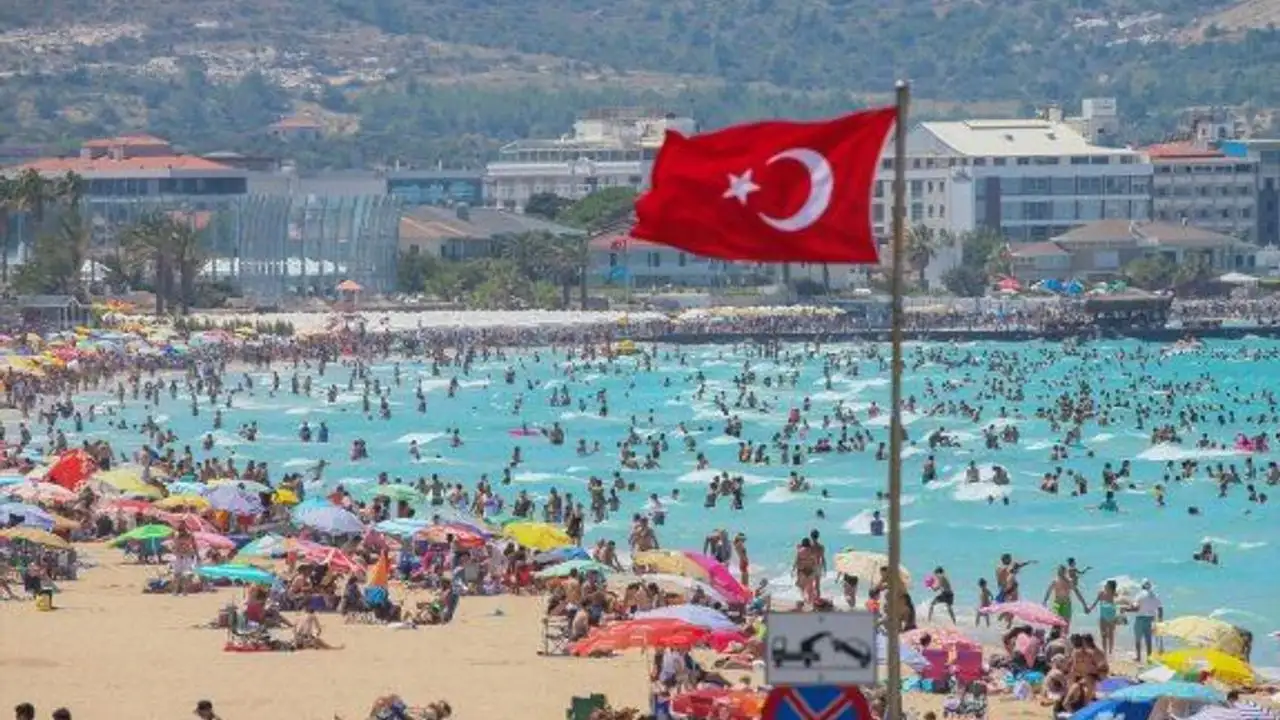 Sahiller halka kapatıldı girişler cep yakıyor: Kıyı kanunu çiğnendi