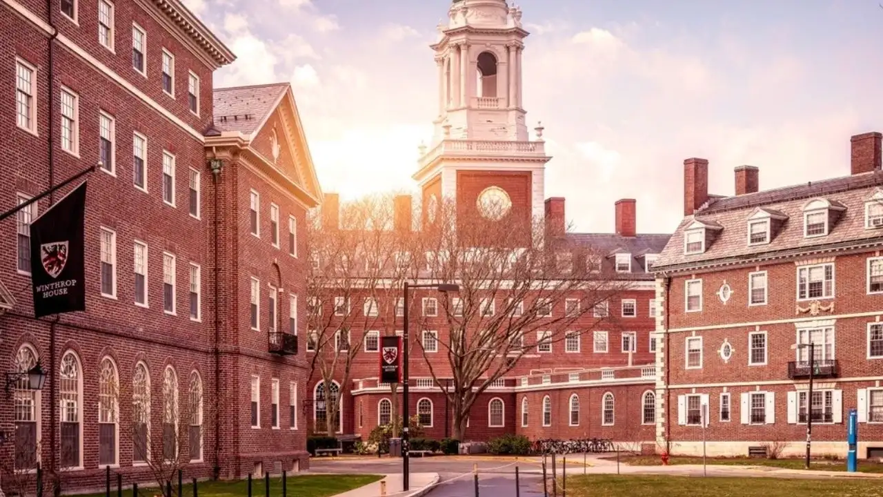 Dünyanın en iyi üniversiteleri açıklandı: Birinci sırada Harvard var!