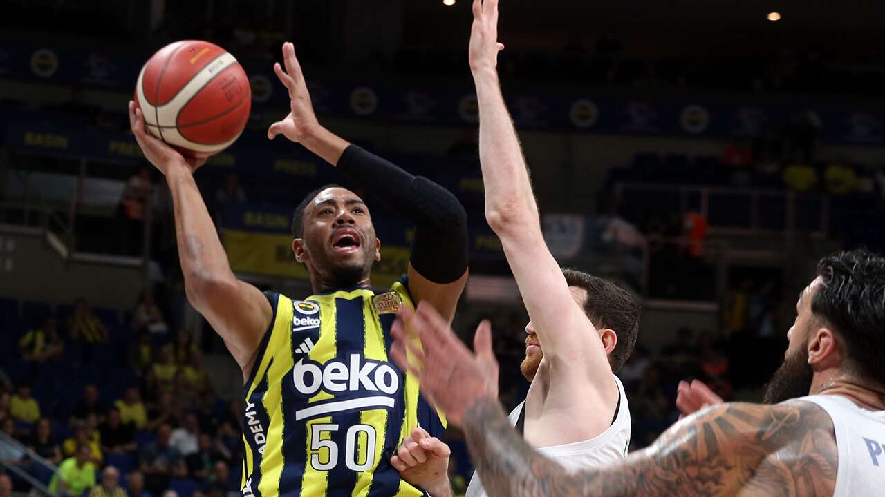 Fenerbahçe son çeyrekte geri döndü