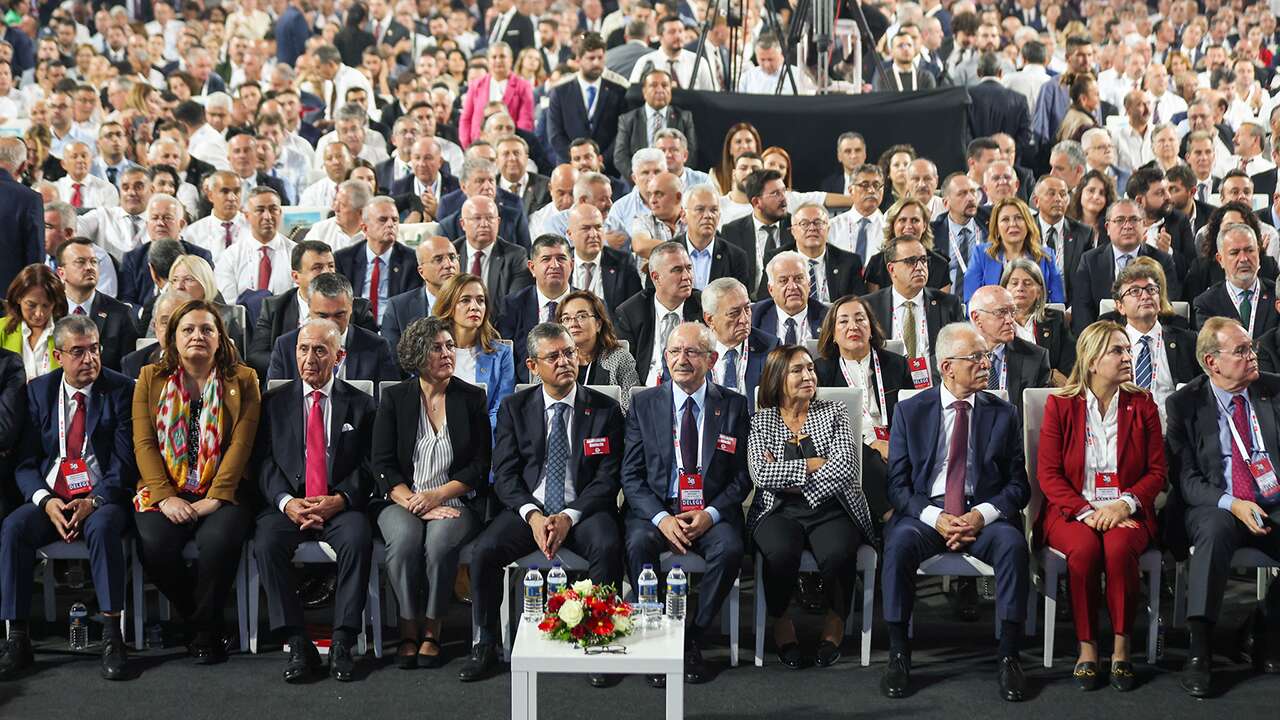CHP'de kurultay için toplanan imza sayısı 700'ü geçti