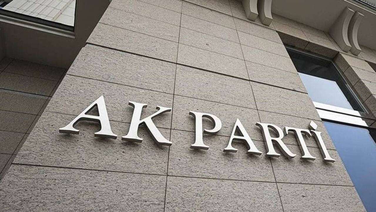 AK Parti'de 4 il başkanı görevden alındı