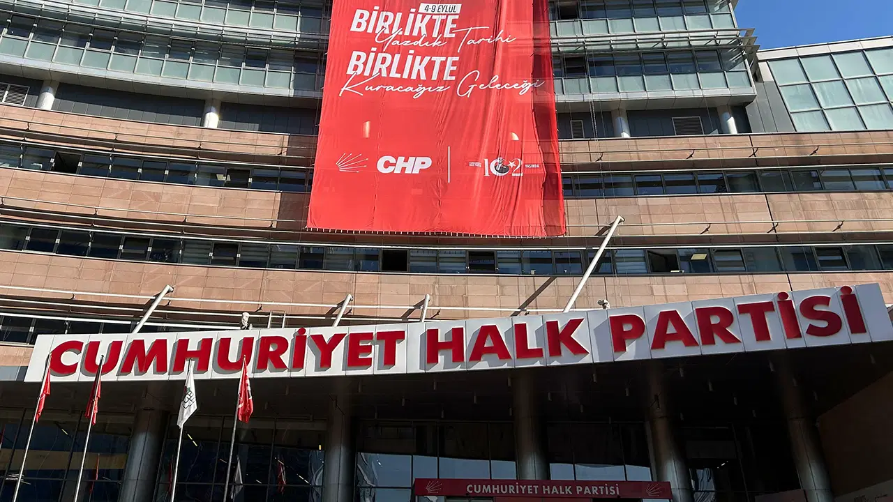 CHP Yurt Dışı Birlikleri'nden Özgür Özel'e destek: 'Hukuksuz mahkeme kararlarının karşısında dimdik duruyoruz!'
