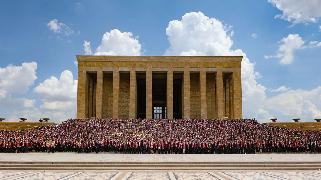 Koç Topluluğu, 100. Yılında 6 bin çalışanıyla Anıtkabir’de Ata’nın huzuruna çıktı