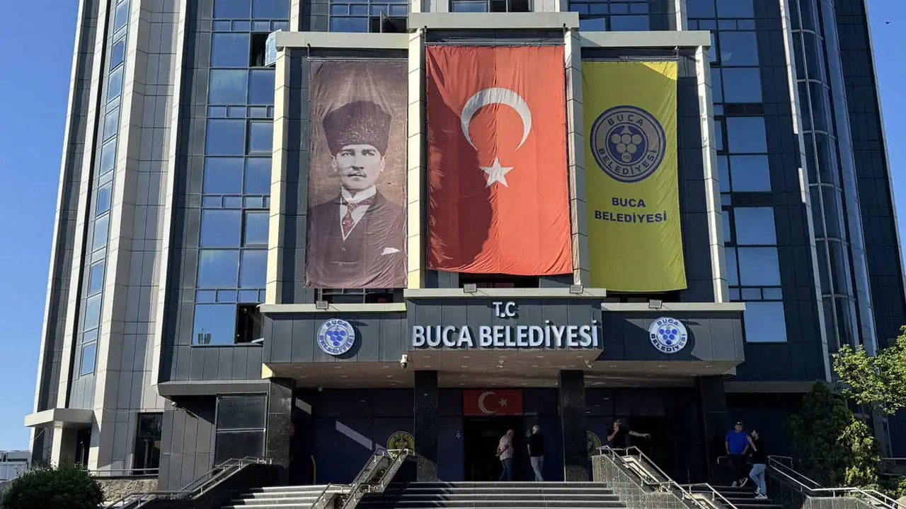 Buca Belediyesi operasyonunda 54 kişi adliyeye sevk edildi