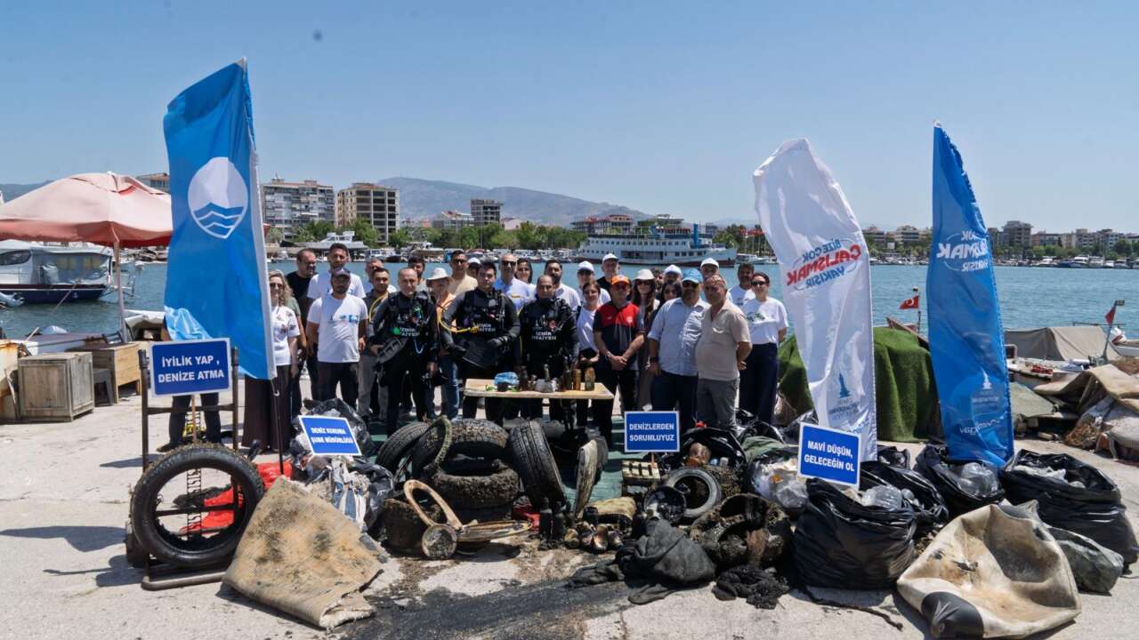 Denizden çıkanlar şaşırttı: Lastik, masa, sandalye ve klozet kapağı
