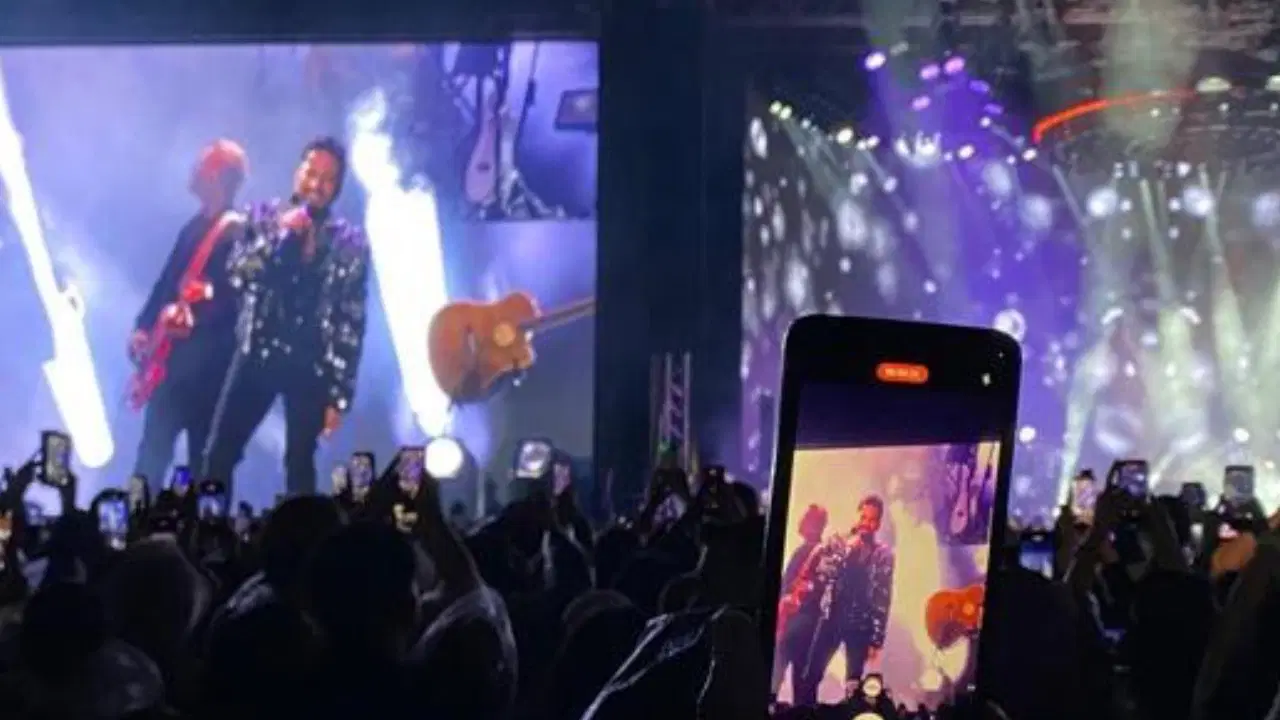 Megastar Tarkan Ankara'yı coşturdu: Konser alanı saatler öncesinden doldu