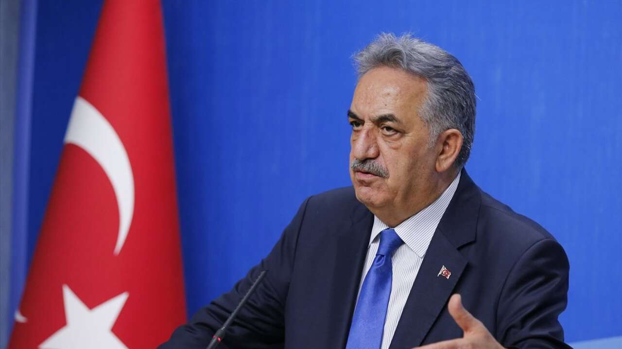 Yeni anayasa çalışması: Hayati Yazıcı'dan referandum çıkışı