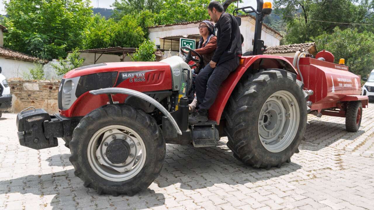 Traktörler nöbette, köylüler teyakkuzda: Orman yangınlarına 