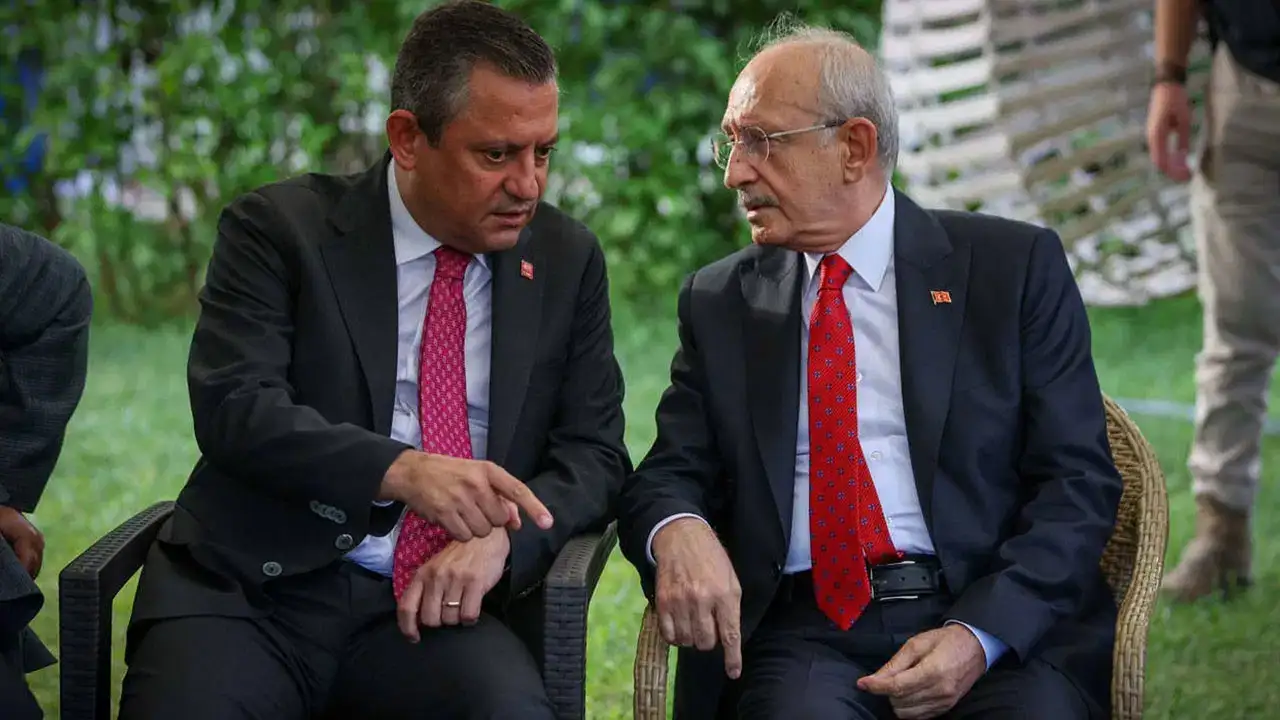 CHP'de gündem kurultay: Özel ve Kılıçdaroğlu tarafları bir a