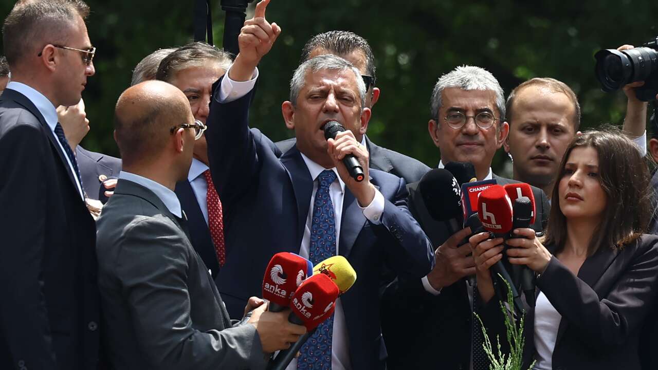 CHP'de atanmış ve seçilmiş yönetimin grup toplantısı resti