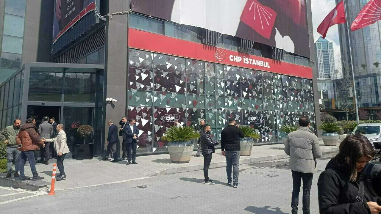 CHP İstanbul İl Kongresi davası ertelendi
