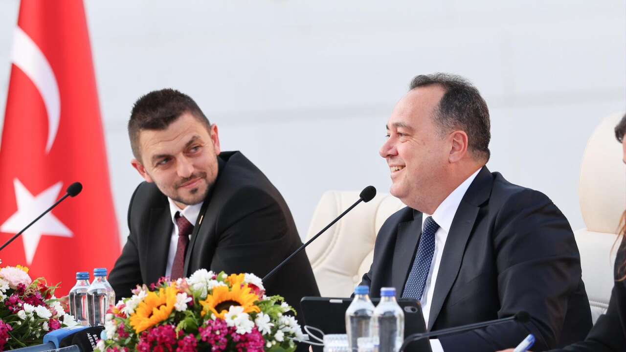 Dutlulu: Manisa'nın sorunlarını tek tek çözüyoruz