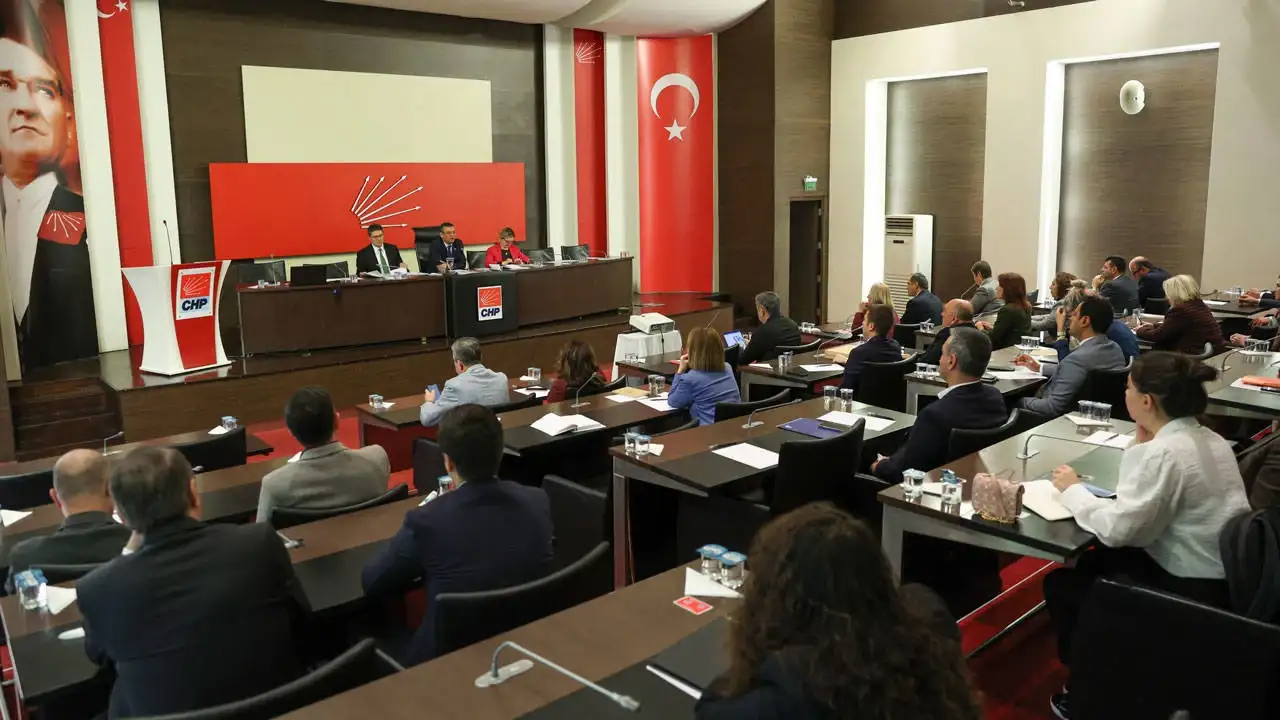 Özel'i destekleyen 27 isim PM'den istifa etti: İşte o isimler!
