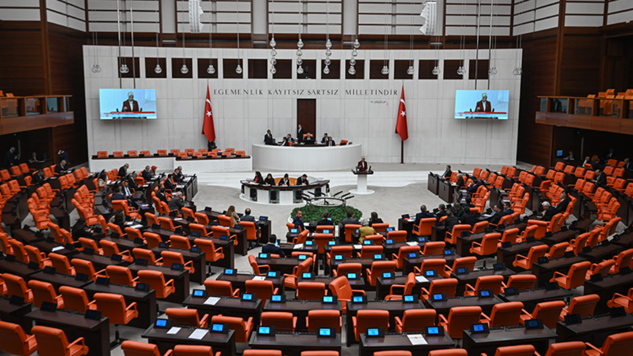 Meclis'te 'çıplak arama' gerilimi: Muhalefetten soruşturma çağrısı