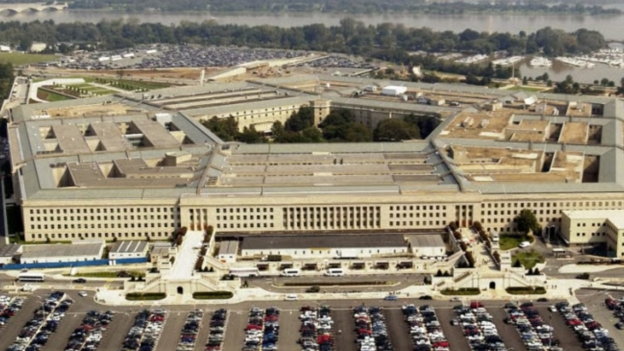 Pentagon'da tehlikeli madde alarmı: Katlar karanti