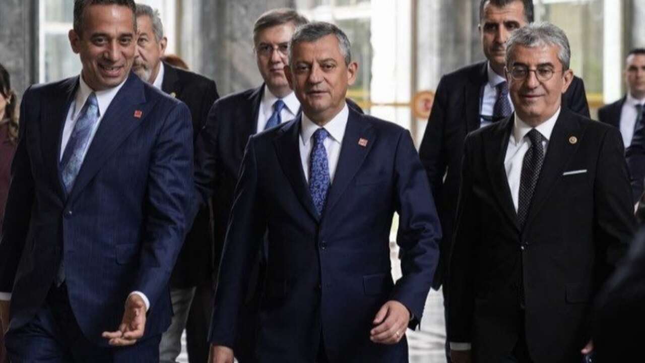 İhraç talepleri CHP'li vekillere ulaştı: Ne mutlu eğri zamanda doğru yerde durabilene tepkisi...