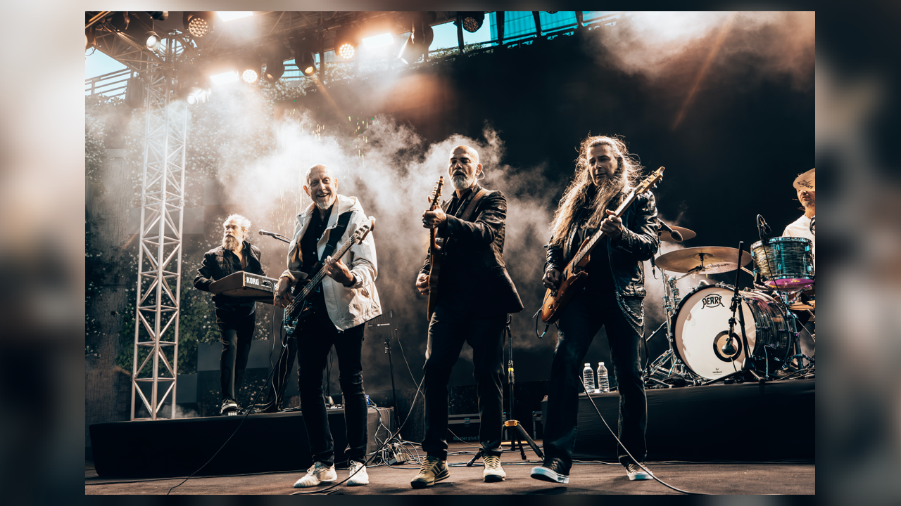 Cuma İş Çıkışı konserinde Yüksek Sadakat sahnedeydi