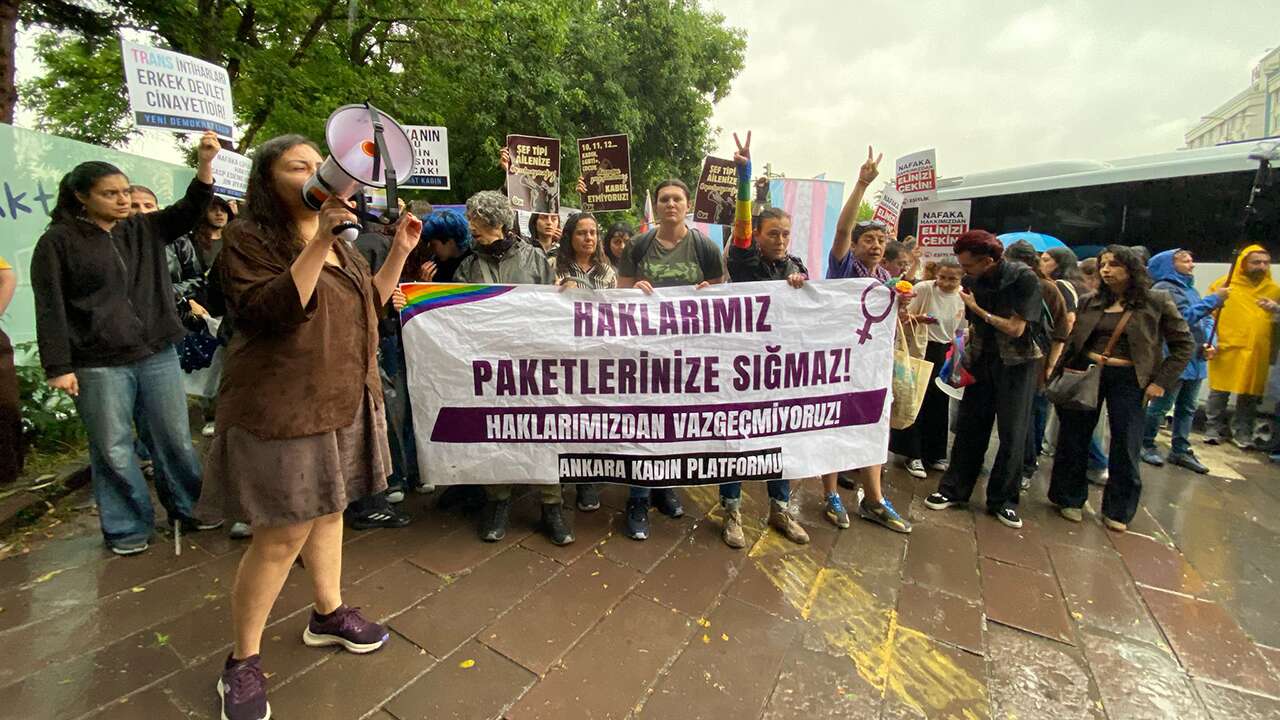 Yargı paketi protestosuna müdahale: Halkevleri Genel Başkanı Hocaoğulları gözaltına alındı