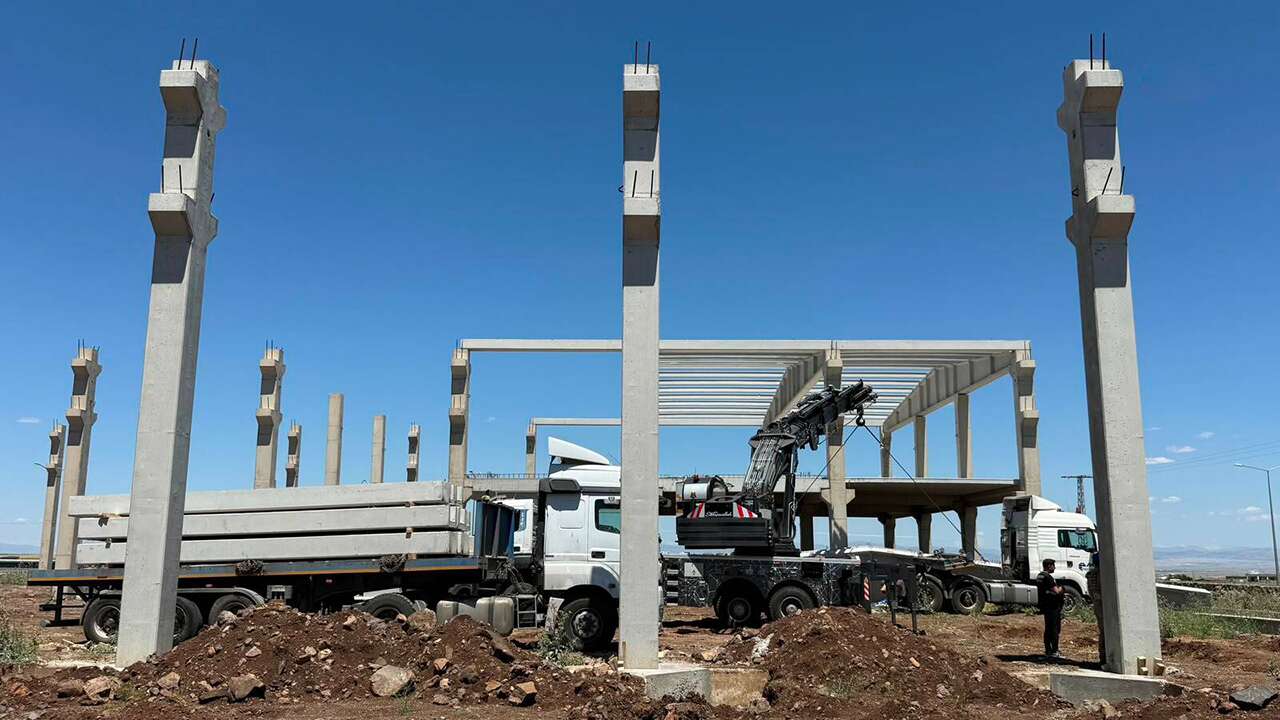 Beton blok işçilerin üzerine düştü: 1 ölü, 1 yaralı