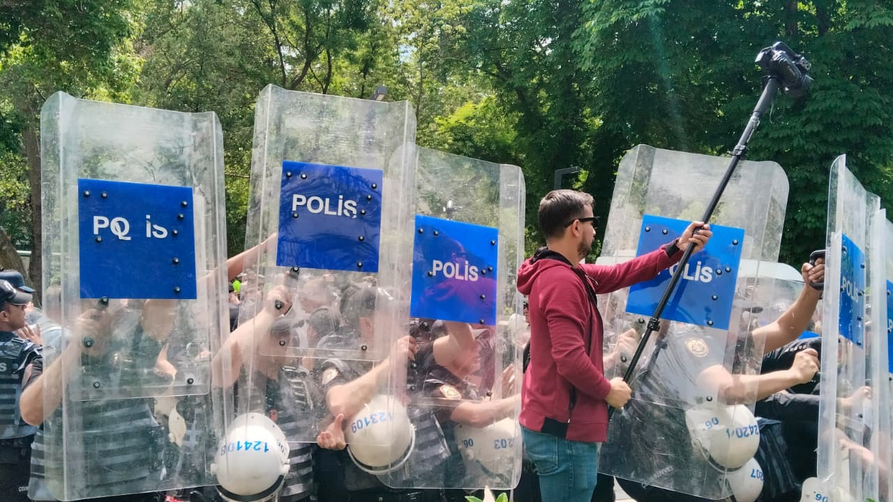 Mülakat protestosunda anneler de darp edildi! "Yusuf Tekin duysun artık, yerlerde sürüklendik"