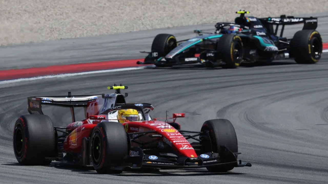 Hamilton Barcelona’da küllerinden doğdu: Ferrari ilk zaferini kutladı