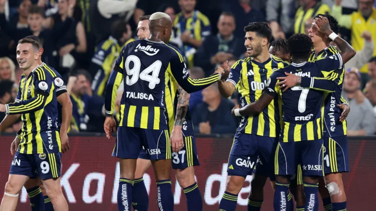 Fenerbahçe'de gidecekler listesi netleşti: 3 isim gözden çıkarıldı