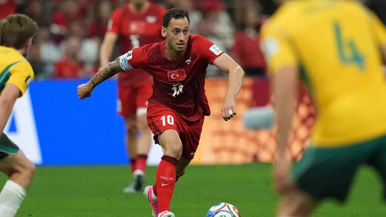 Hakan Çalhanoğlu ile Avustralyalı gazeteci arasında gerilim: 'Seninle aynı fikirde değilim!'
