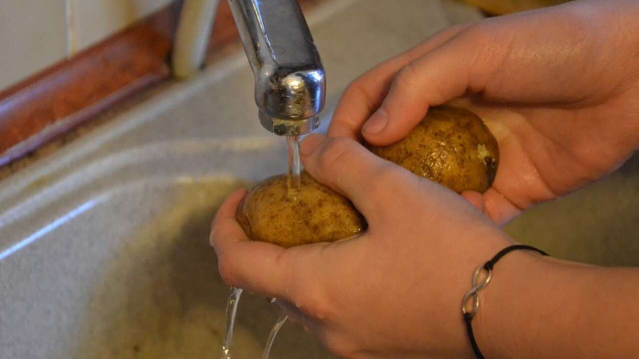 Yıkandığında tüm faydası uçuyormuş! Asla yıkanmaması gereken 7 yiyecek