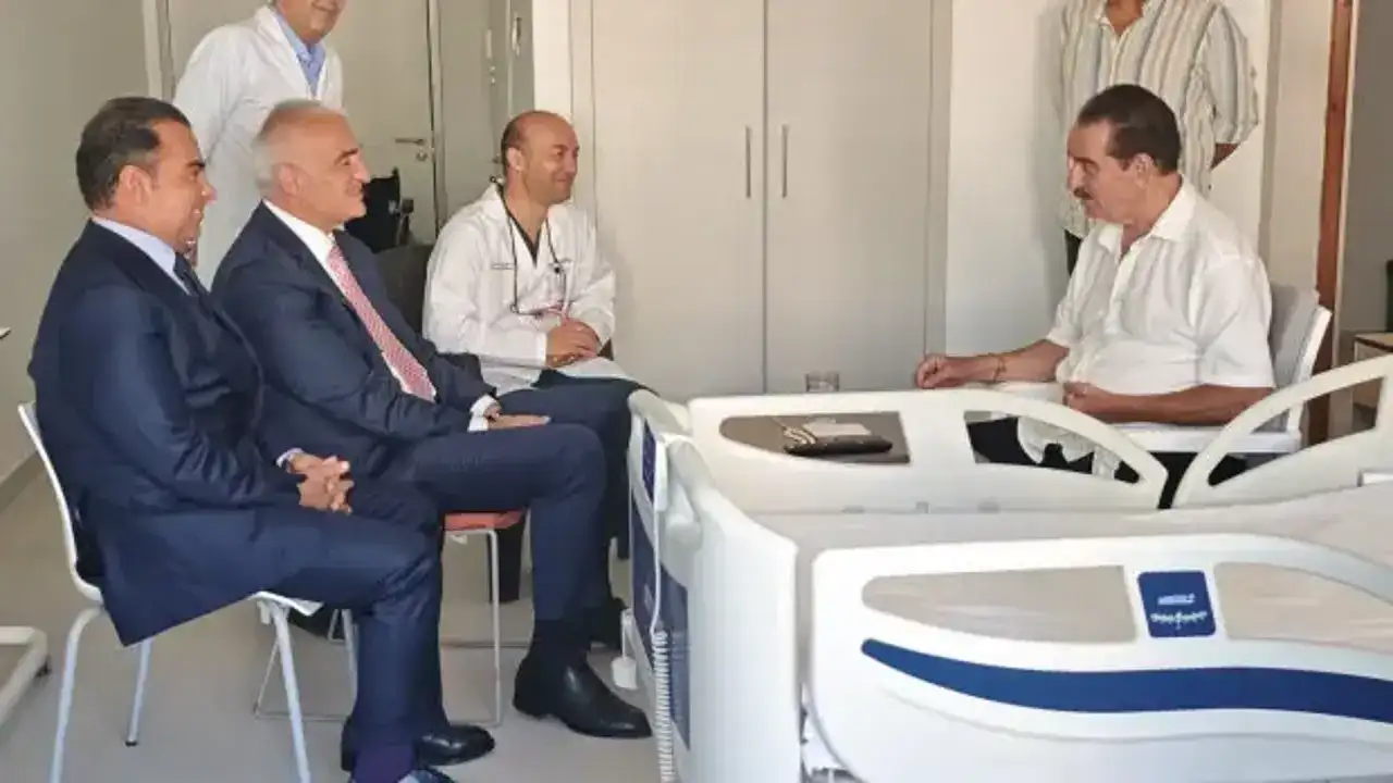 Bakan Ersoy, İbrahim Tatlıses'i hastanede ziyaret etti
