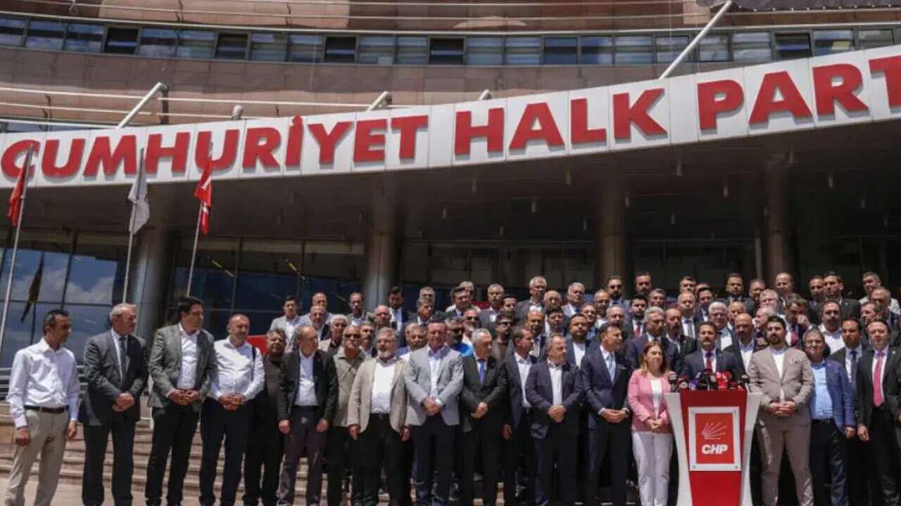 CHP’de 74 il başkanı 833 imzayı teslim etti, şimdi ne olacak?