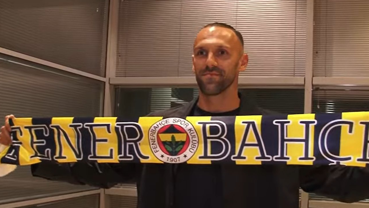 Vedat Muriqi, Fenerbahçe için İstanbul'a geldi
