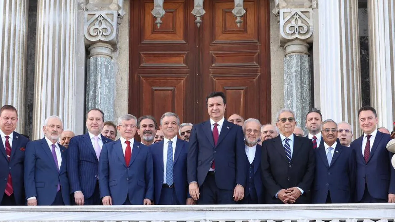 Mahmut Arıkan’ın davetinde dikkat çeken fotoğraf: Gül, Davutoğlu, Babacan ve Erbakan aynı karede
