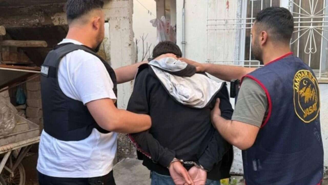 Adalet Bakanı Akın Gürlek’ten ‘kökleri kazınana dek’ açıklaması: Yeni nesil çetelere 5 ilde operasyon!