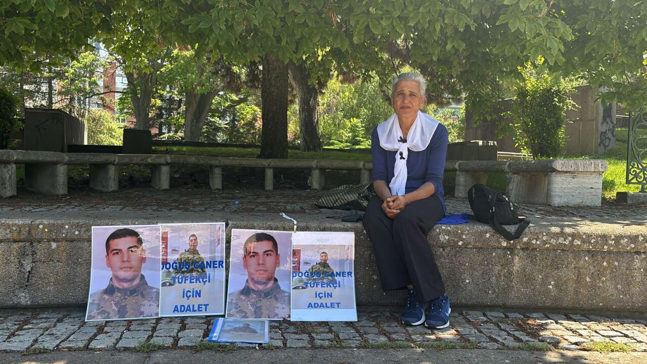 Meclis Parkı'nda bir anne: Askerde hayatını kaybeden oğlu için adalet nöbetine başladı