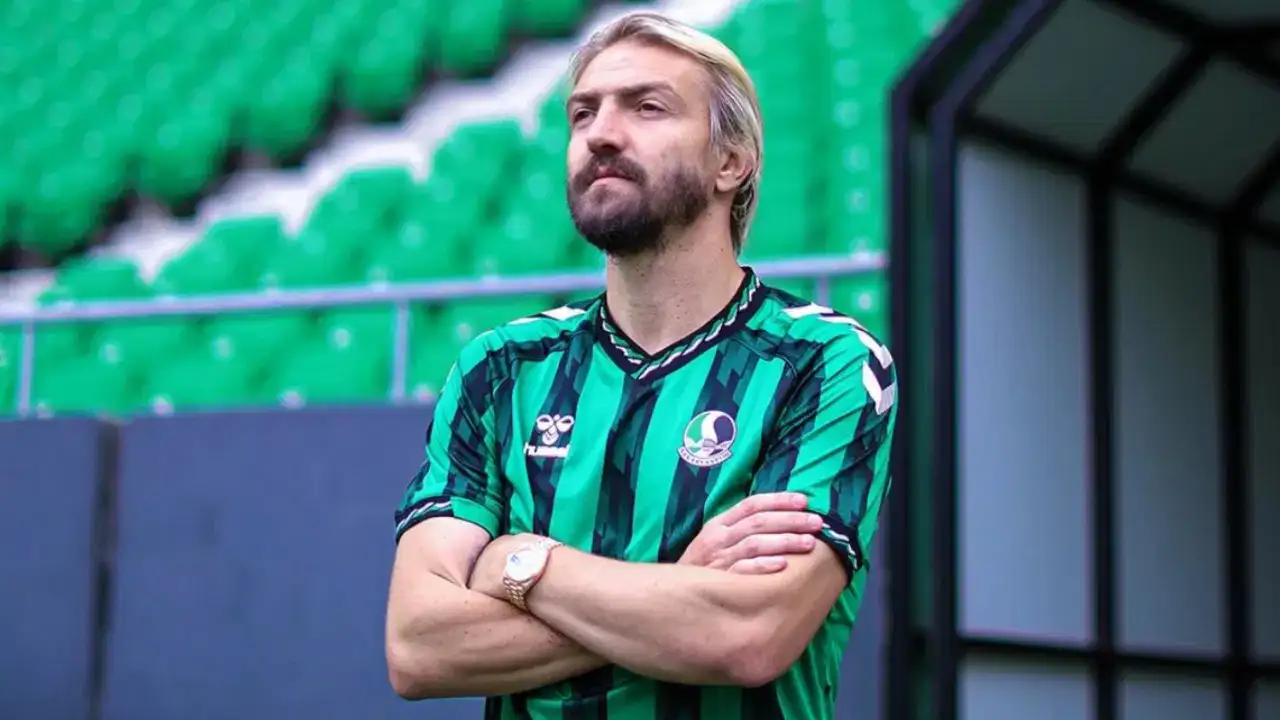 Caner Erkin futbolu bıraktı!