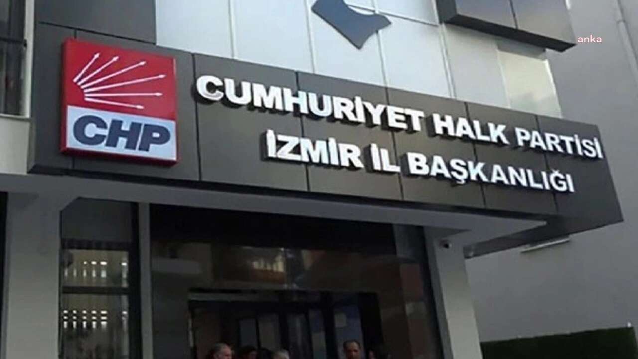 Butlan yönetimnin yol açtığı İzmir krizi devam ediyor: Atanmış başkanı çiçekle karşılamak isteyenlere tepki!