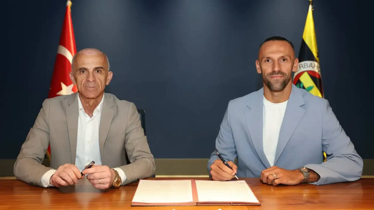 Vedat Muriqi yeniden Fenerbahçe'de!