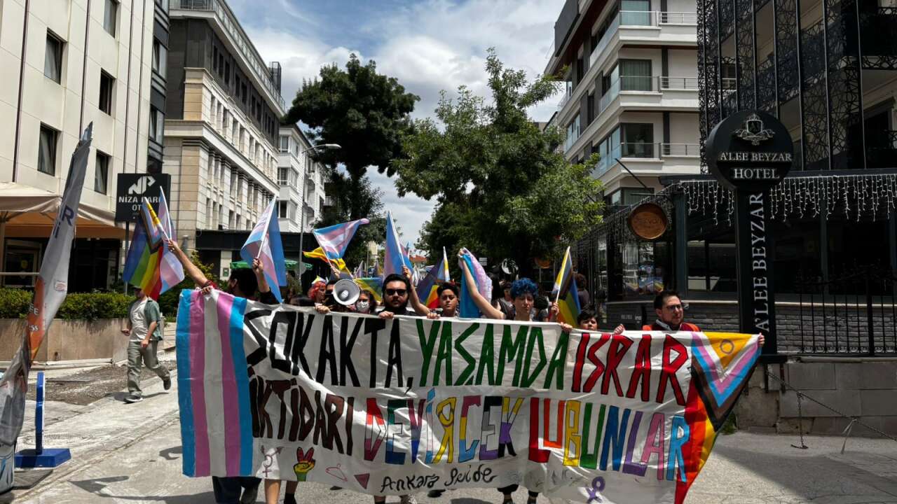 Ankara'da Onur Yürüyüşü yapıldı: 3 gözaltı