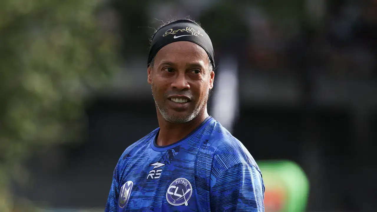 Ronaldinho 46 yaşında yeşil sahalara geri dönüyor!