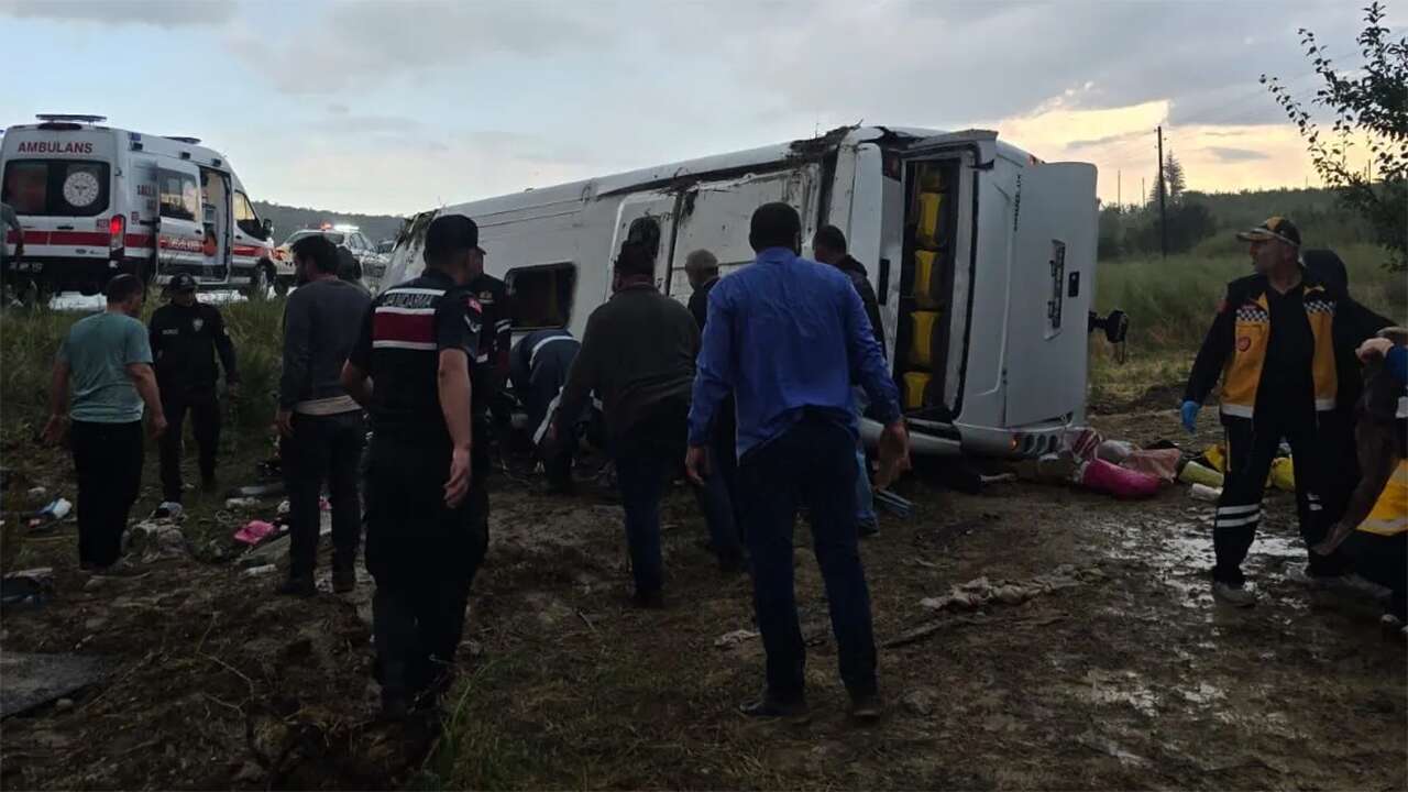 Isparta'da tur otobüsü devrildi: 4 kişi öldü