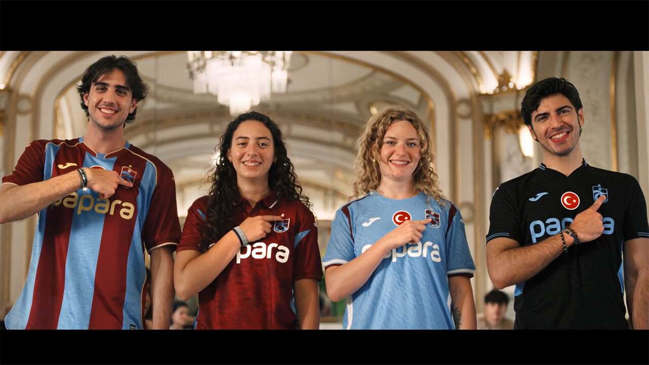 Trabzonspor yeni sezon formalarını Napoli'de tanıttı