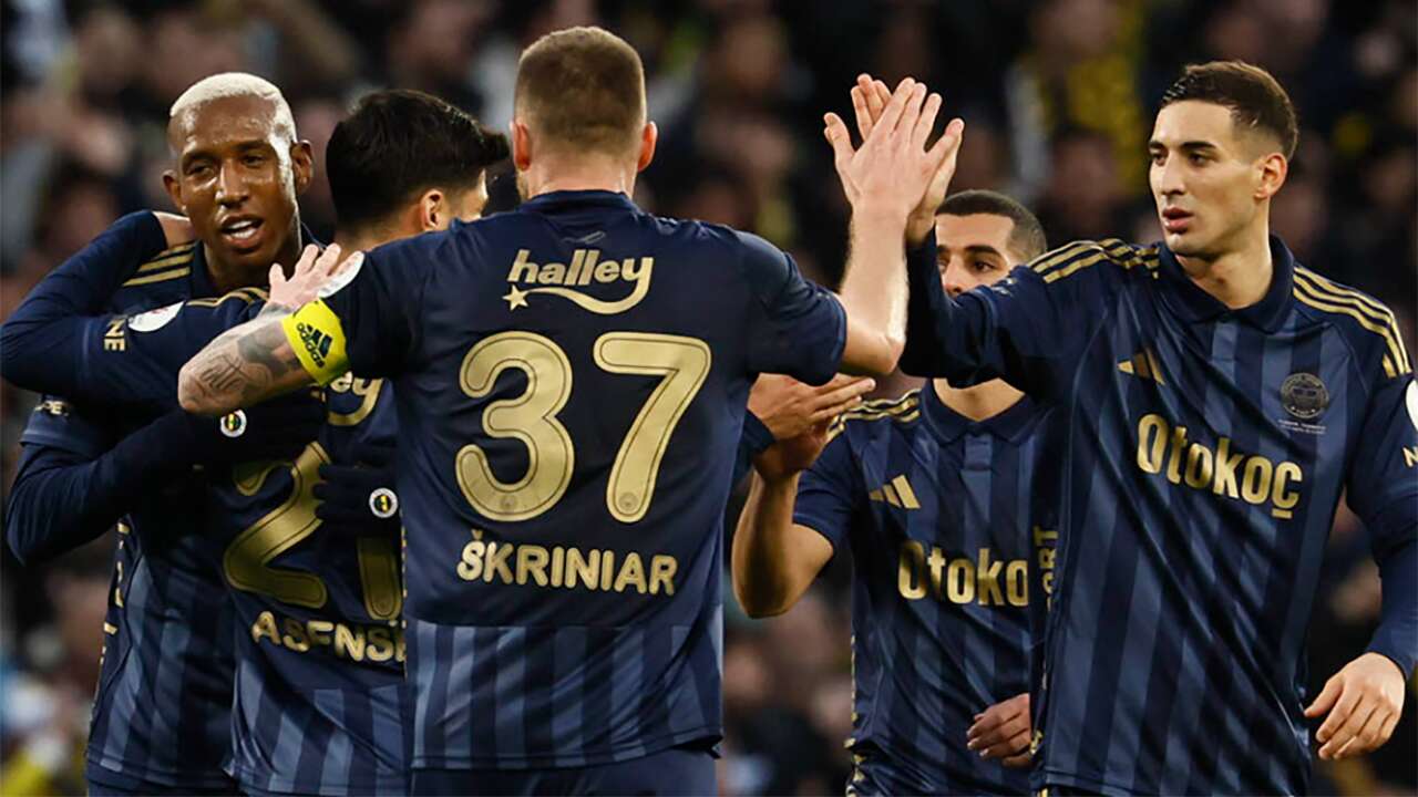 Fenerbahçe'de 10 oyuncuya yol göründü