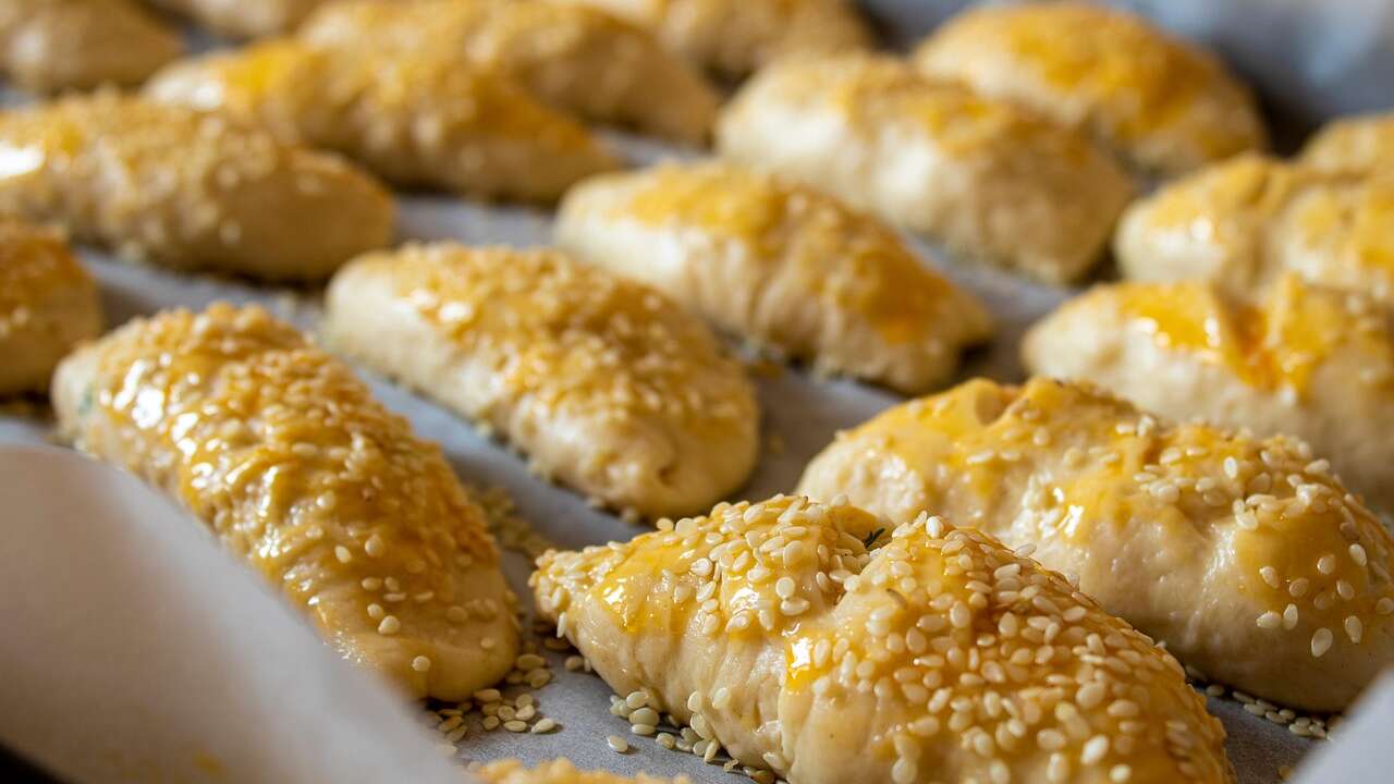 Poğaça Kuru Oluyorsa Bu Yöntemi Deneyin! Fırından Yumuşacık Çıkıyor
